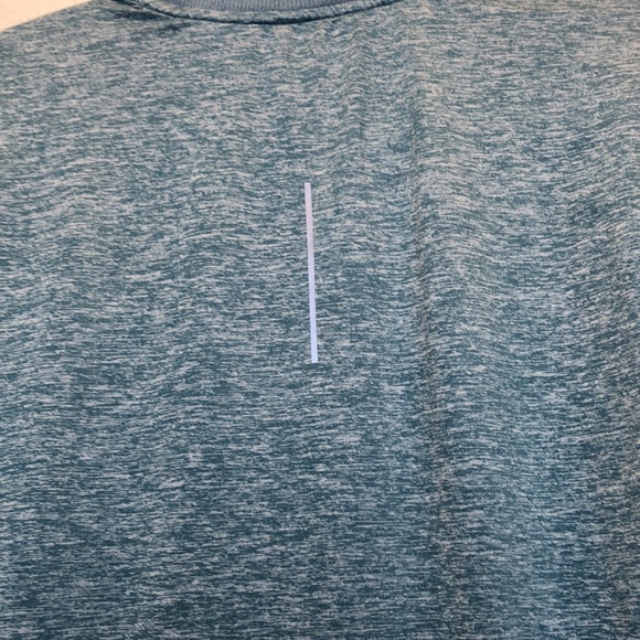 Nike Women's Running Long Sleeve Reflective Sweater Size XS - Picture 6 of 6